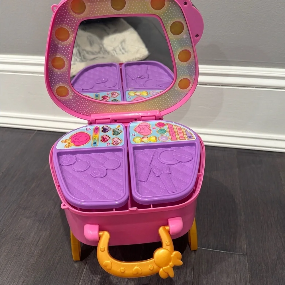 Disney Junior Minnie Mouse Get Glam Magic Makeup Table Pretend Play Vanity Girls